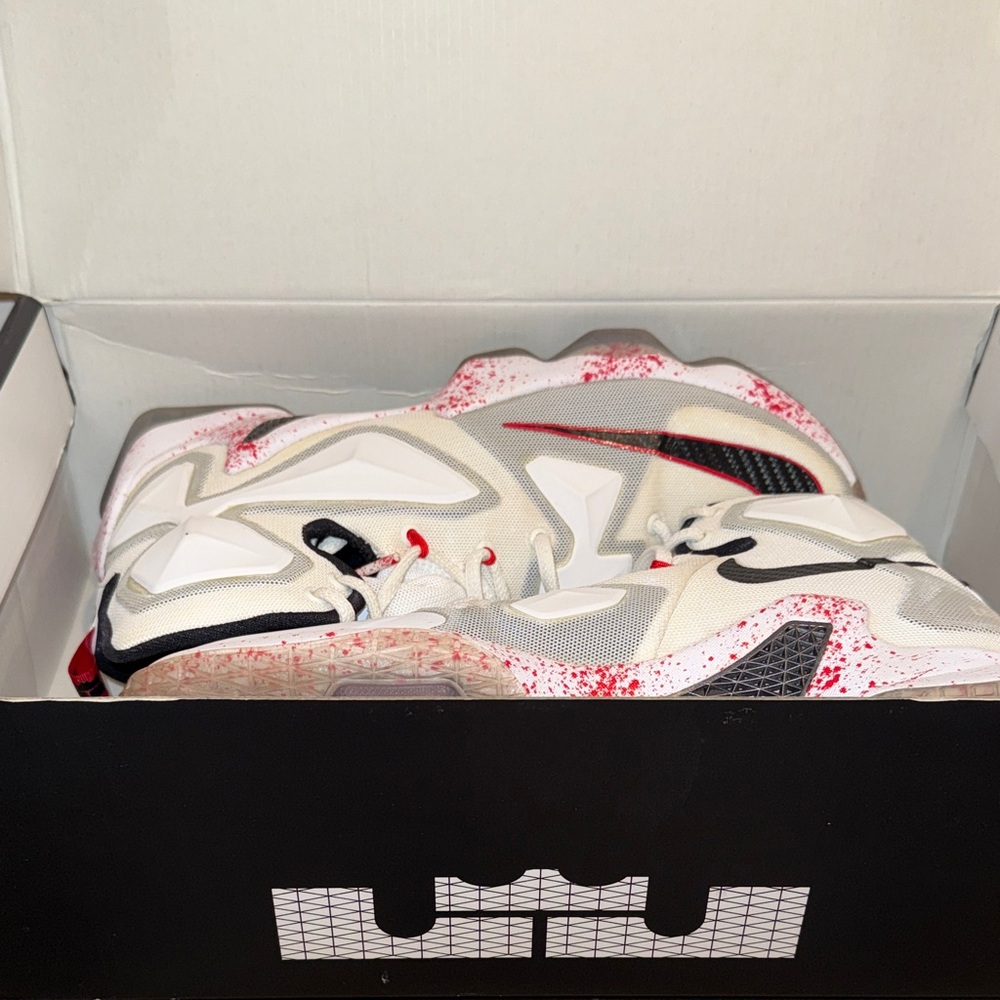 Nike LeBron XIII White and Red Sneakers - Picture 9 of 9